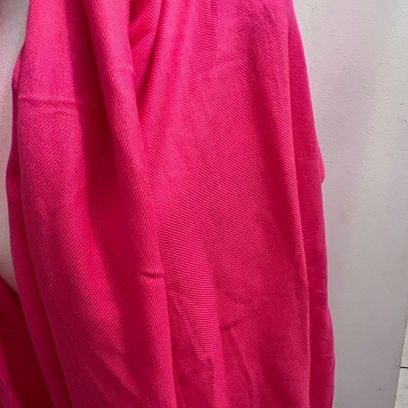 Pretty pink scarf/shawl - Picture 2 of 3